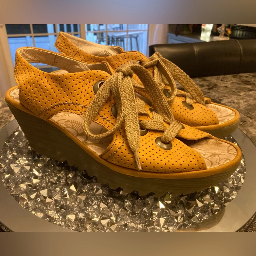 FLY London Chunky Fall Casual Wedge Lace Up Autumn Yellow Slingback Style SZ 9